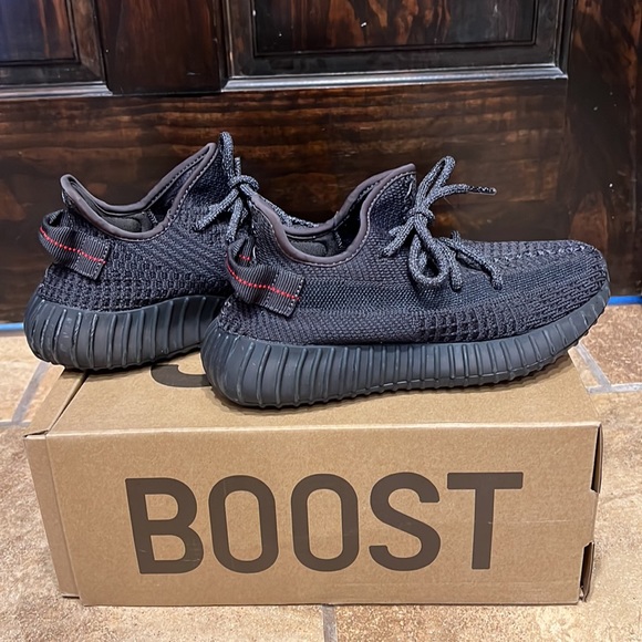Yeezy 350 v2 - Picture 2 of 7